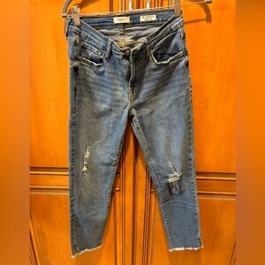 Kensie Jeans Effortless Skinny Crop jeans. Size: 4/27